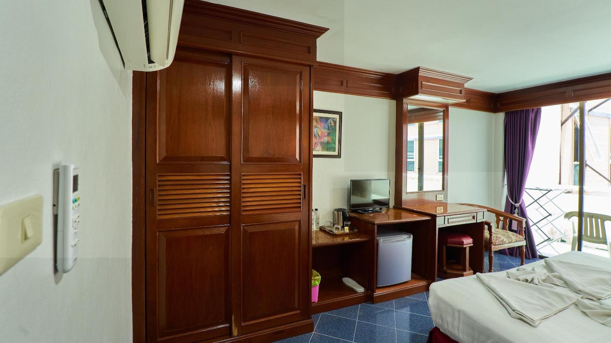 Khách sạn Lime Patong
